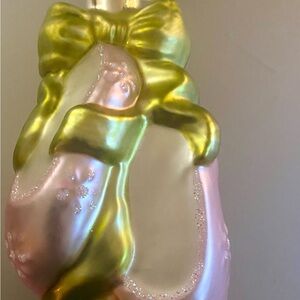 VtgGlass-blown Christmas ornament shaped like a pair pink ballerina slippers.
